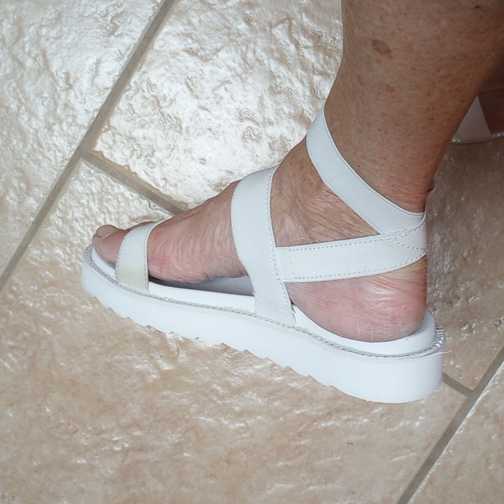 Steve Madden Sandal - Picture 3 of 9
